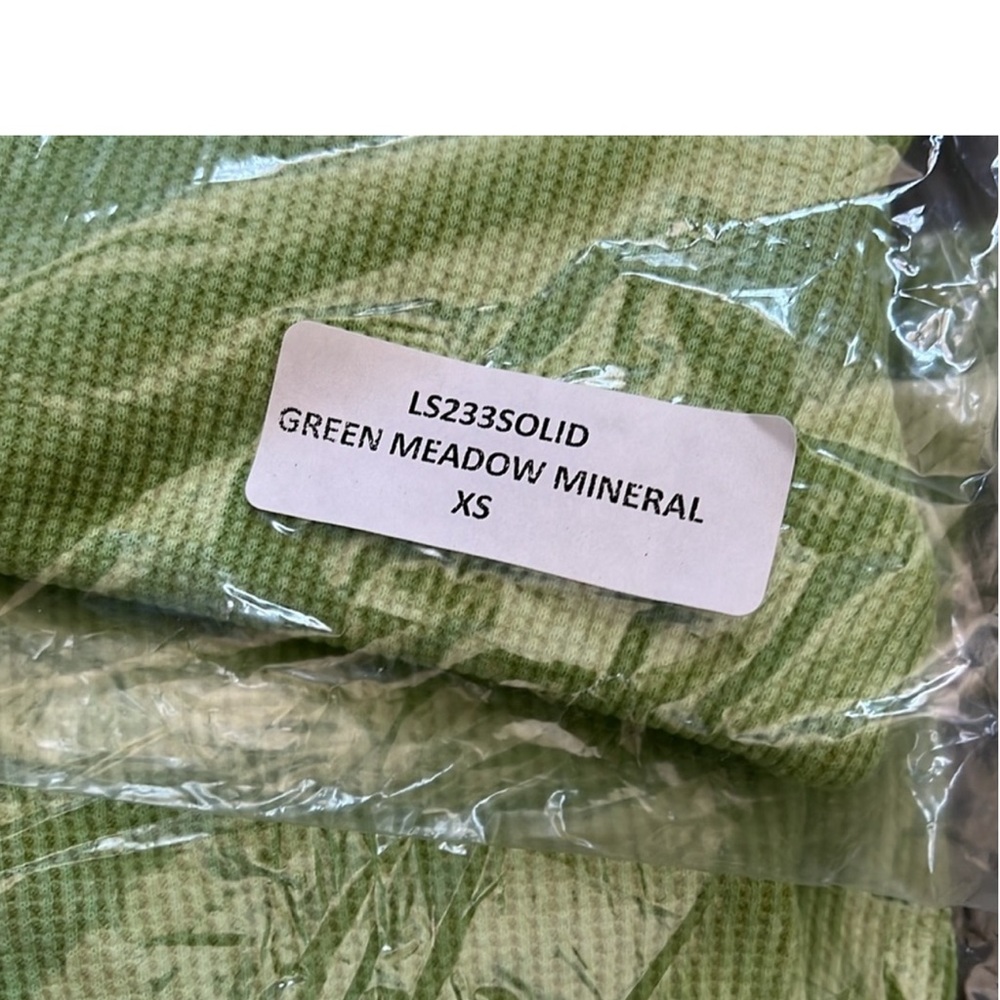 NWT $80 Daydreamer Long Sleeve Cold Shoulder Crop Top In Green Meadow Mineral - Picture 7 of 8